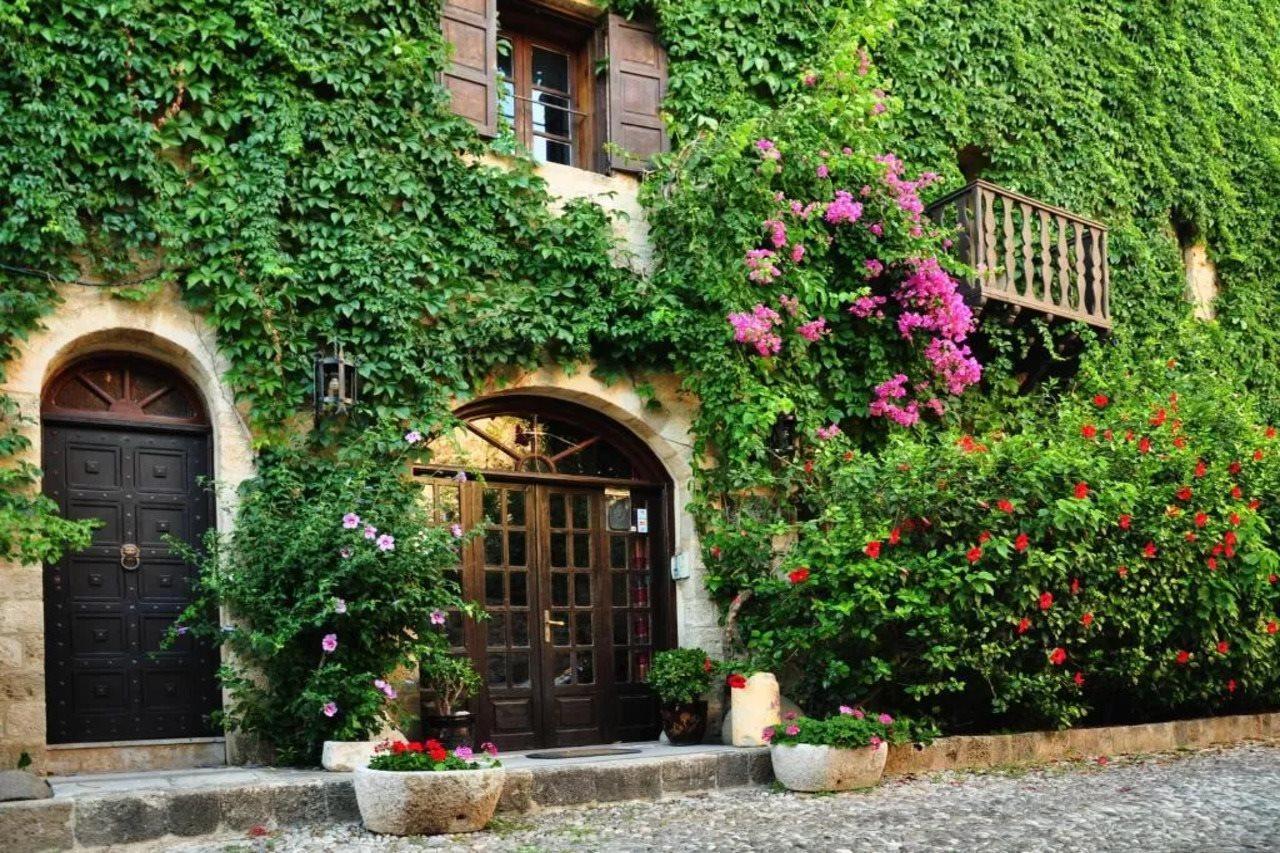 S. Nikolis Historic Boutique 4*