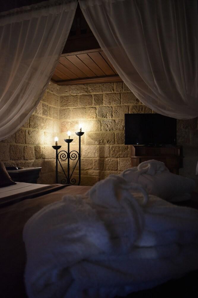 S. Nikolis Historic Boutique 4*