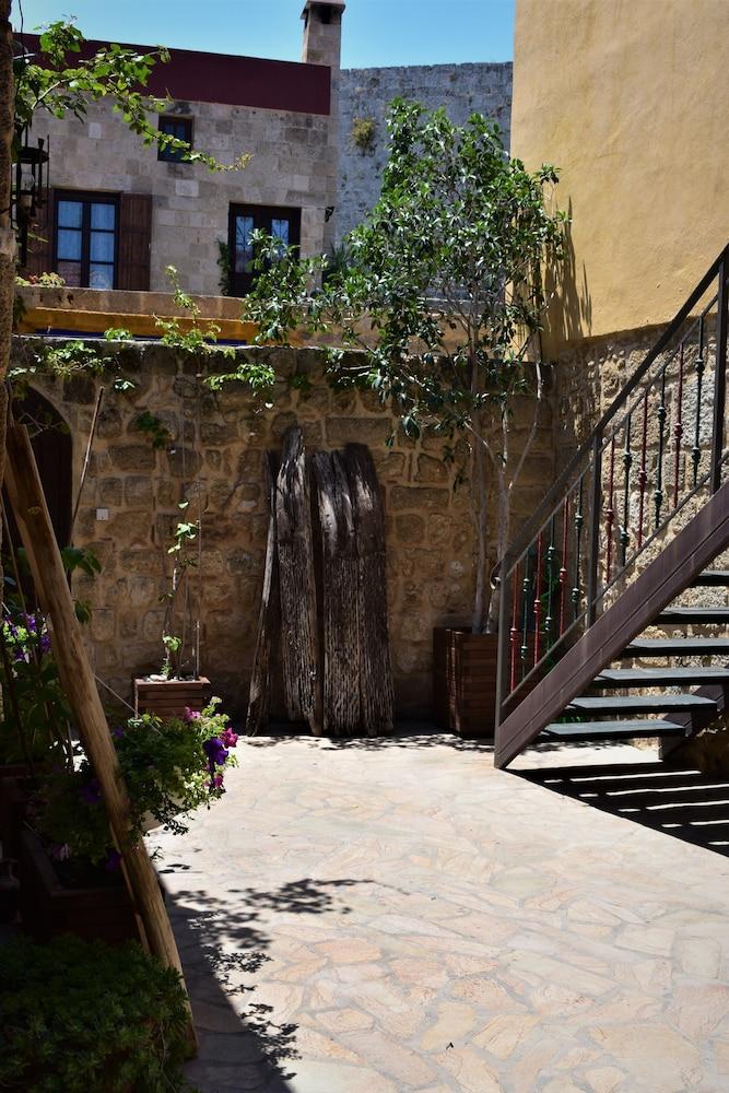 S. Nikolis Historic Boutique Hotel