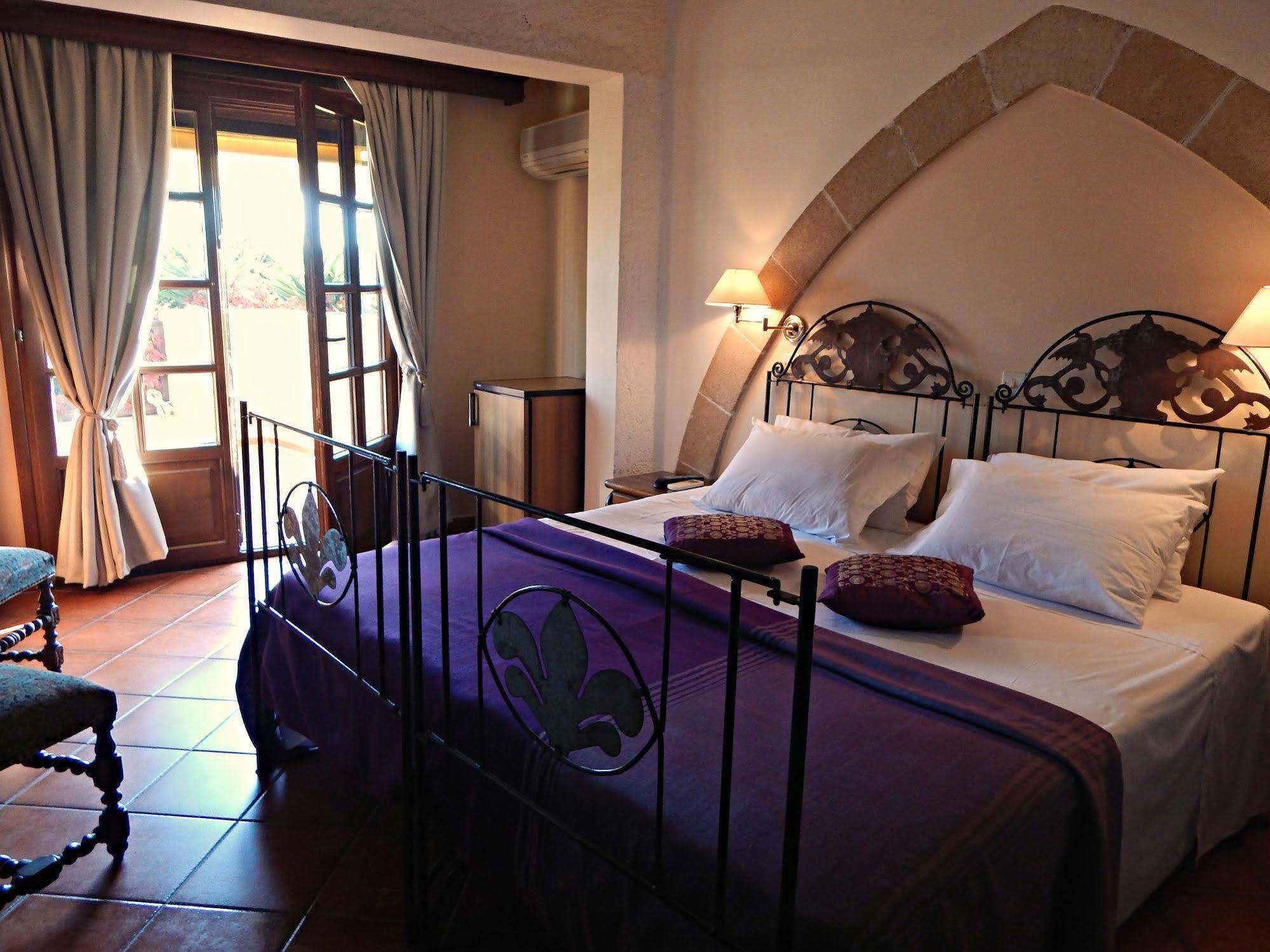S. Nikolis Historic Boutique 4*