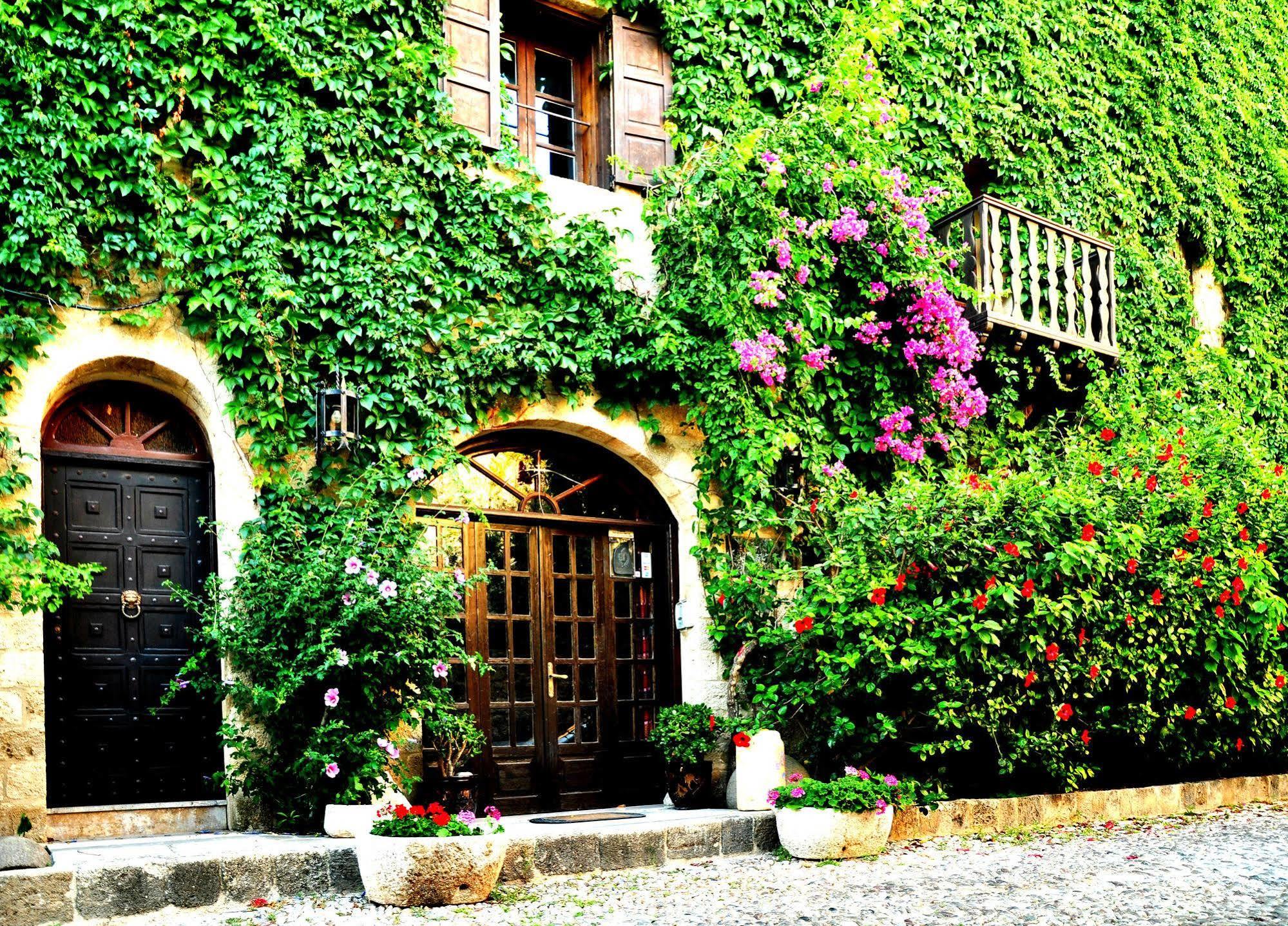 S. Nikolis Historic Boutique Hotel 4*